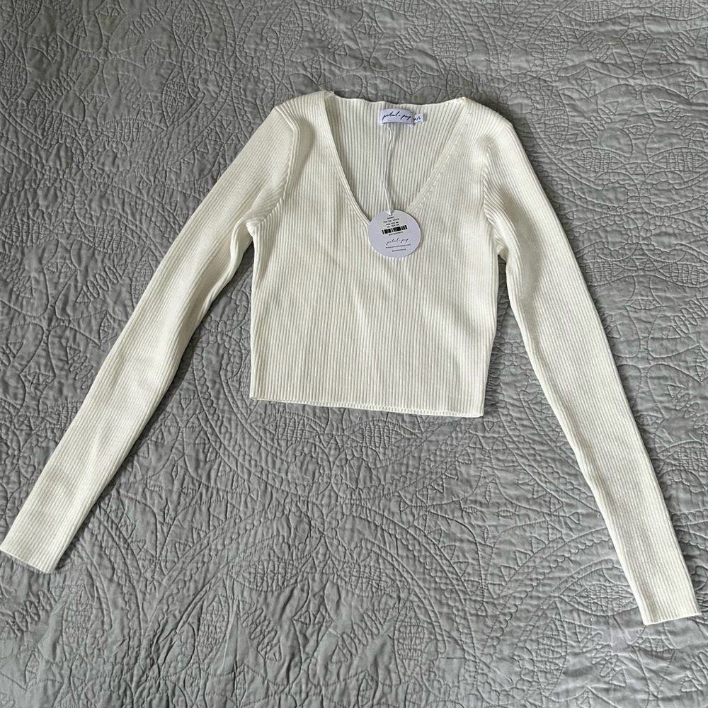 NWT- Petal & Pup Ivory Long Sleeve V-Neck Cropped Sweater Top